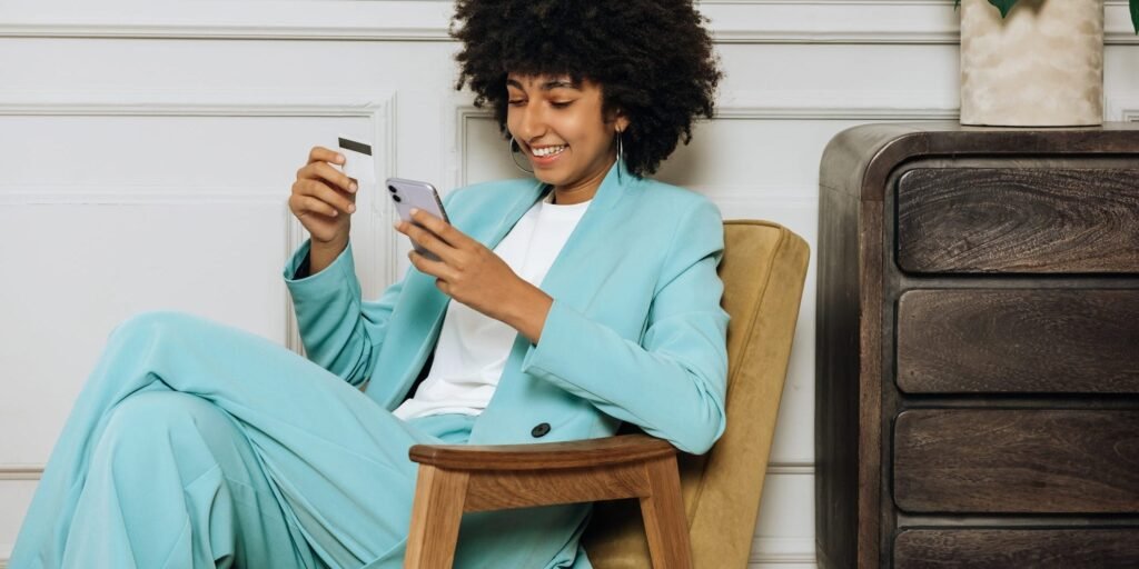 3 times it makes more sense to use a debit card than a credit card — even for a little while