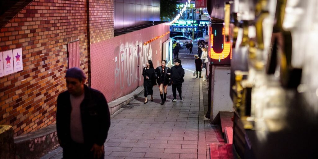 US Tourist Spray-Painted 155 Places to Spread Awareness of Bruxism