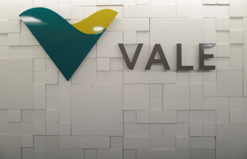 Vale Canada, Sumitomo Metal sign initial agreement to sell 14% stake in Indonesia nickel miner By Reuters