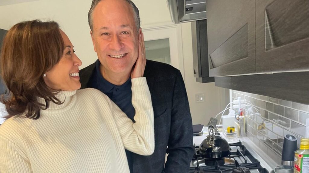 Kamala Harris roasted for Thanksgiving pic
