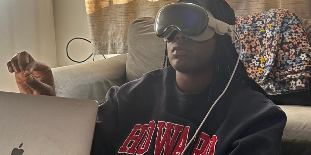 I Used Apple Vision Pro for the Day, It Helped My Productivity