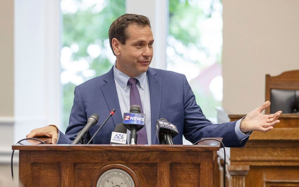 NV official says lawyers who fill poll worker gap should earn education credits