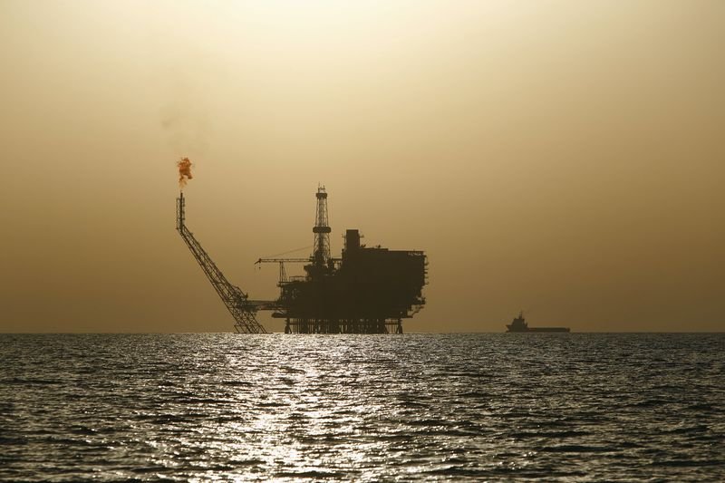Oil prices tread water ahead of CPI data, OPEC report By Investing.com