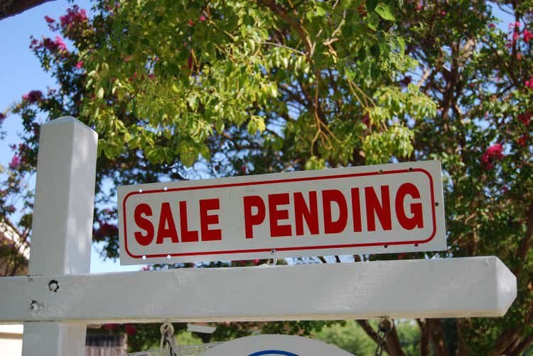 Pending home sales unexpectedly decrease in January