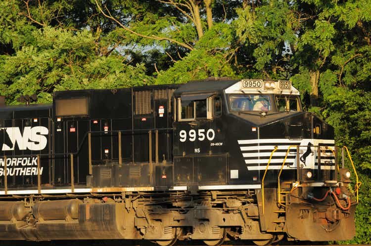 Investor group plans proxy fight, CEO ouster at Norfolk Southern – WSJ (NYSE:NSC)