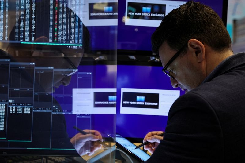 Futures mixed, Coinbase’s earnings beat