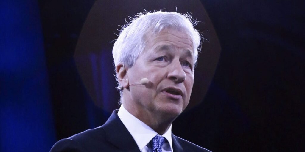Jamie Dimon Says the Fed Should Wait on Interest Rate Cuts