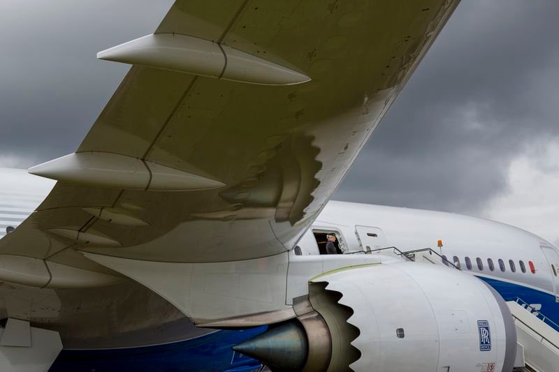 US FAA to investigate loss of engine cowling on Southwest Boeing 737-800 By Reuters