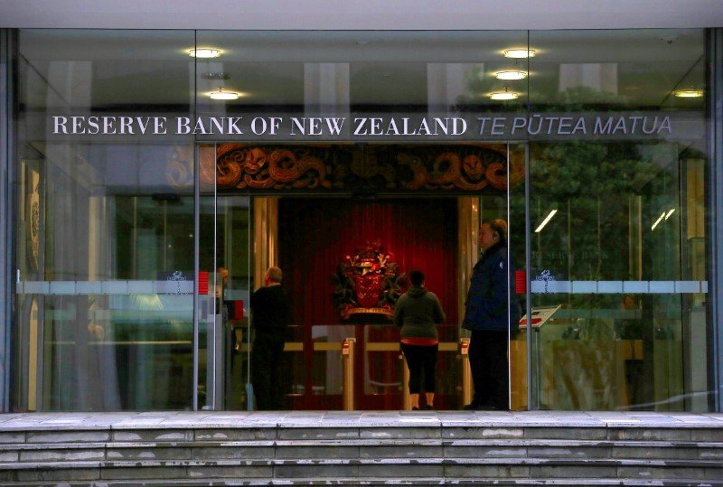 RBNZ keeps rates on hold, says policy to remain restrictive By Investing.com