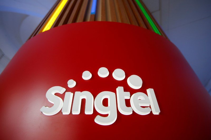Singtel says no impending deal to divest Optus, shares sink By Investing.com