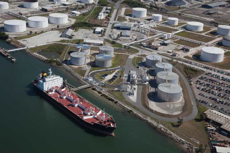 Enterprise Products wins U.S. approval to build Texas oil terminal (NYSE:EPD)