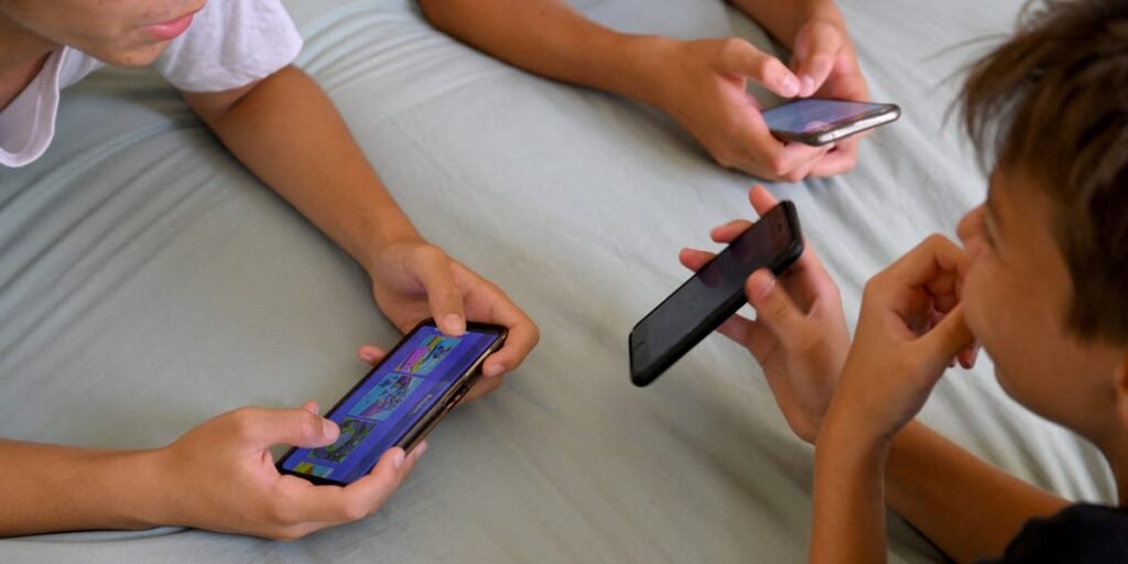 As a Father, I Won’t Give My Kids Smartphones Until They Leave Home