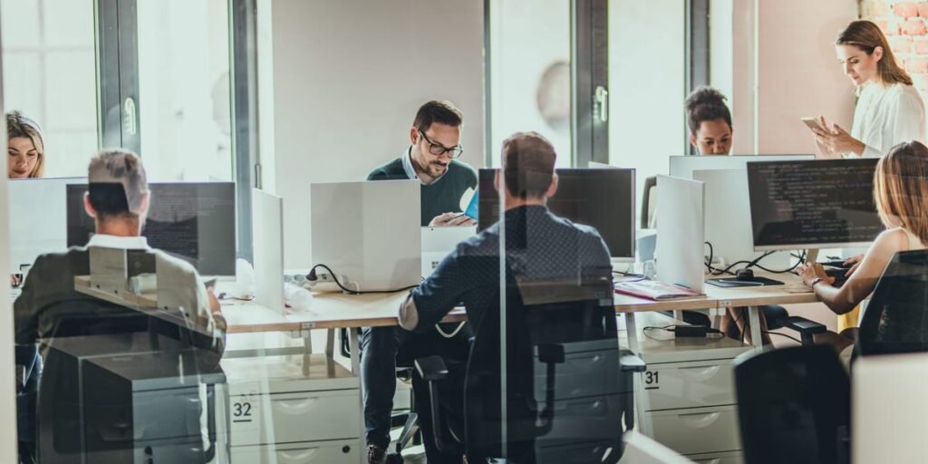 5 Interesting Takeaways From a Slack Survey of Workers About AI