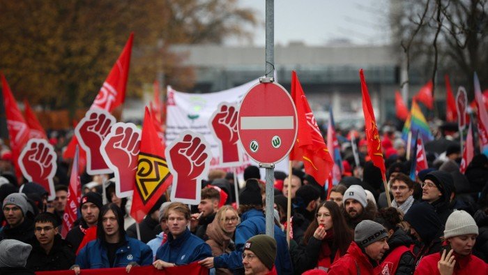 Volkswagen workers in Germany prepare to strike within weeks