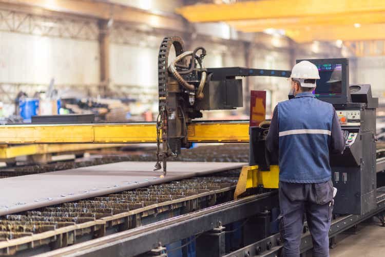 US Steel drops; USW head David McCall at White House for dinner with Biden supporters