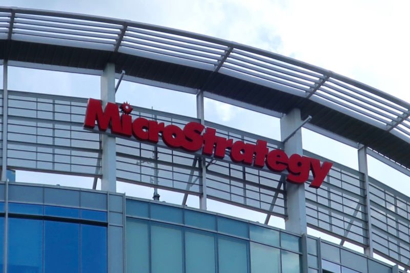 MicroStrategy stock surges on Nasdaq-100 inclusion announcement By Investing.com