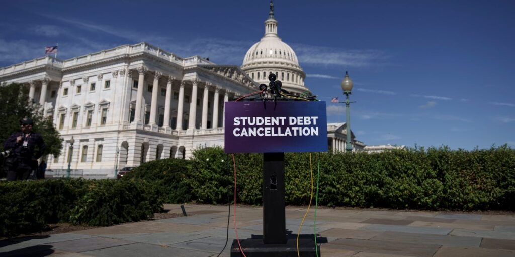 Student-Loan Borrowers Need Debt Relief Before It’s Too Late: Dems