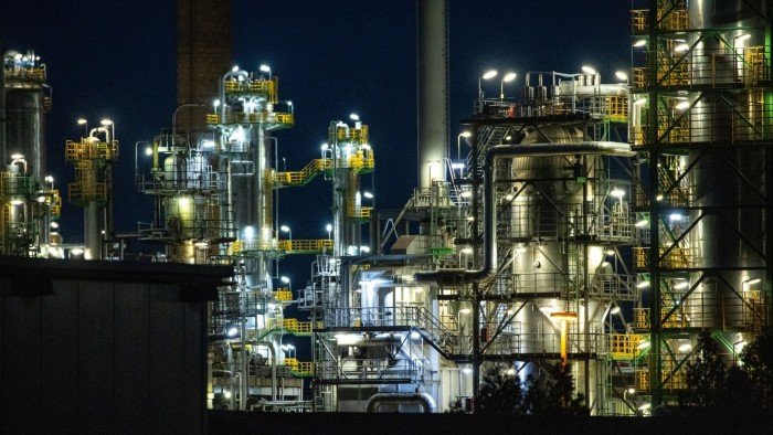 Shell’s efforts to sell stake in Rosneft co-owned refinery suffer fresh setback