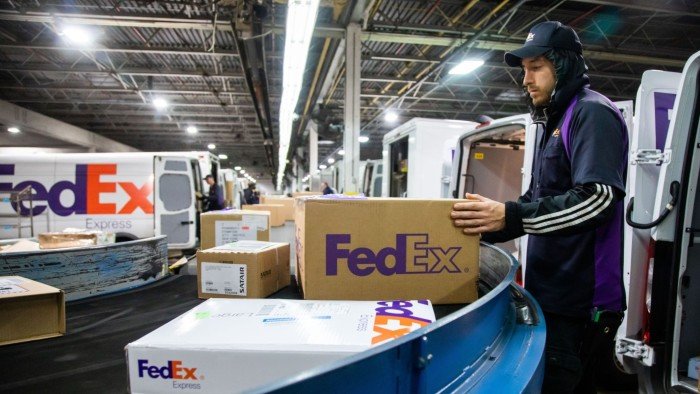 FedEx looks to deliver value by uncoupling freight trucking division