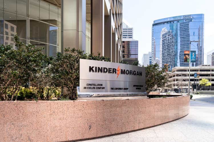 Kinder Morgan rises after forecasting above-consensus 2025 earnings (NYSE:KMI)