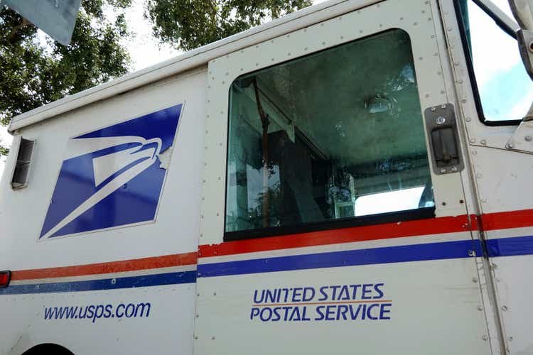 Trump considering privatizing US Postal Service: report