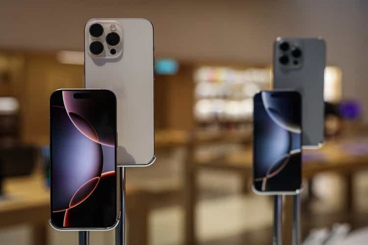 Apple planning thinner iPhone: report (NASDAQ:AAPL)