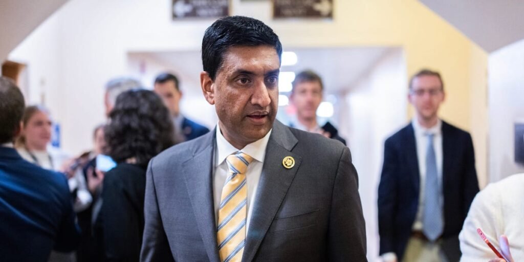 Khanna: Dems Should Demand Higher Minimum Wage for Debt Ceiling Hike