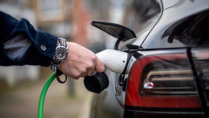 UK ministers plan to subsidise EV loans to drive sales
