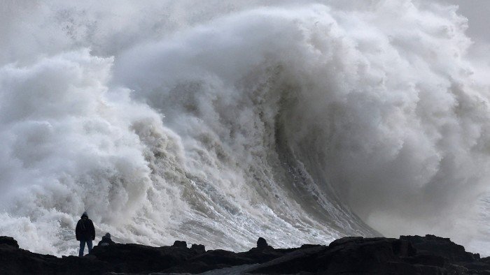 Britain boosts electricity exports to France because of high winds