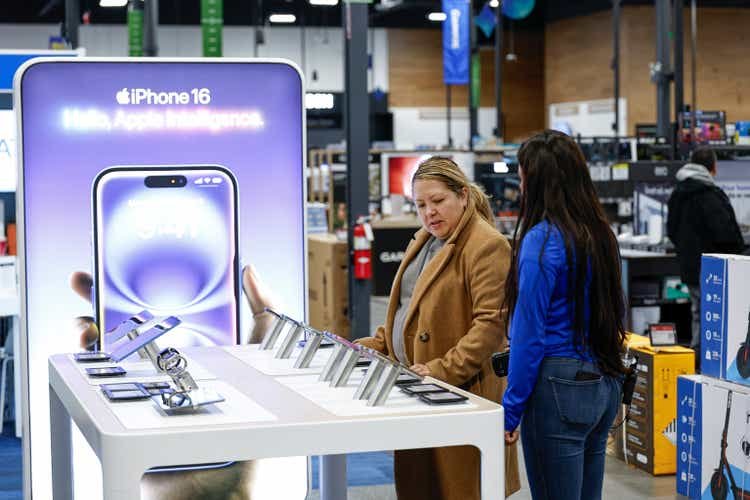 Apple plans iPhone revamp, push into smart home, catching up with AI