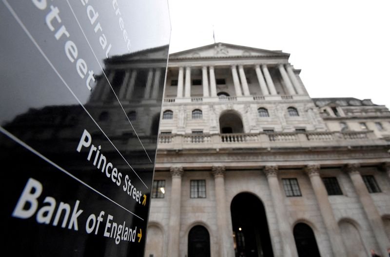 UK unemployment rate rises to 4.4%, BoE expected to cut rates By Investing.com