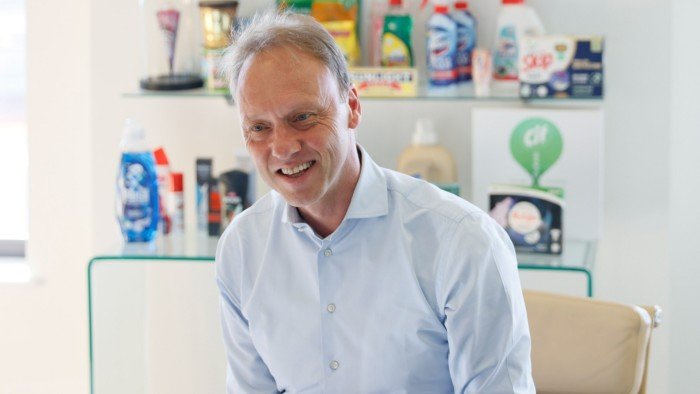Unilever replaces chief Schumacher with CFO Fernandez