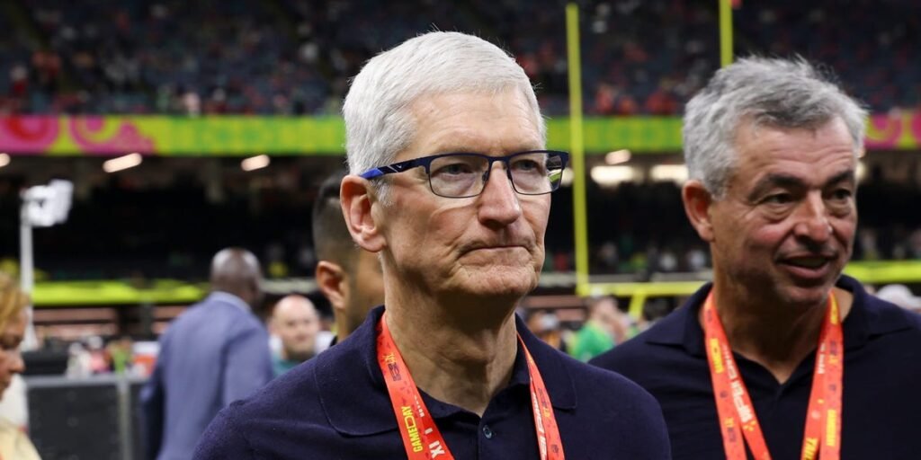 Apple AI Delays Spark Backlash Among Devoted Fans and Analysts