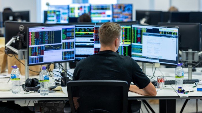 Wealth managers dump investment trust shares