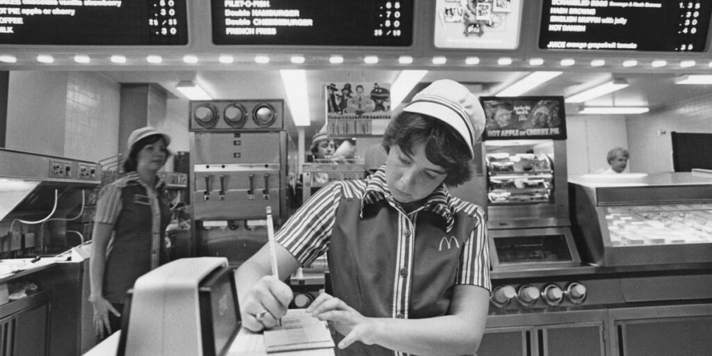 Vintage Photos Show What It Was Like to Eat at McDonald’s in the 1970s