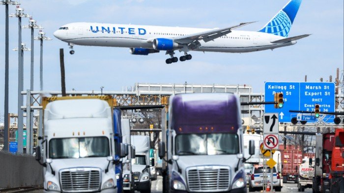 United Airlines cuts capacity and warns economy is ‘impossible to predict’
