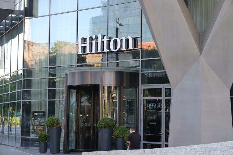 Hilton Worldwide falls after setting profit guidance below expectations (HLT:NYSE)