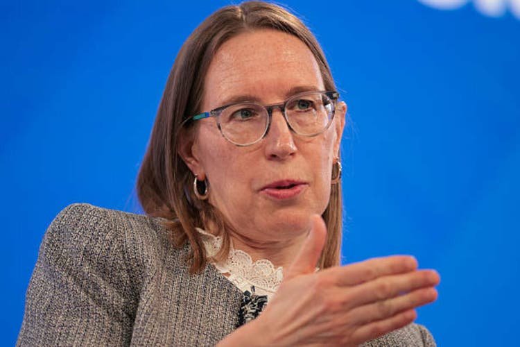 Tokenized securities aren’t exempt from SEC oversight, Hester Peirce says