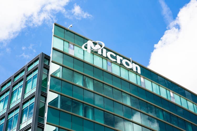 Micron stock jumps after raising Q4 guidance (MU:NASDAQ)