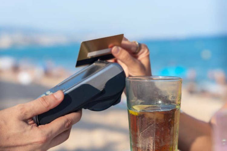 Judge vacates Fed’s debit-card ‘swipe fee’ cap rule in win for retailers – report (JPM:NYSE)