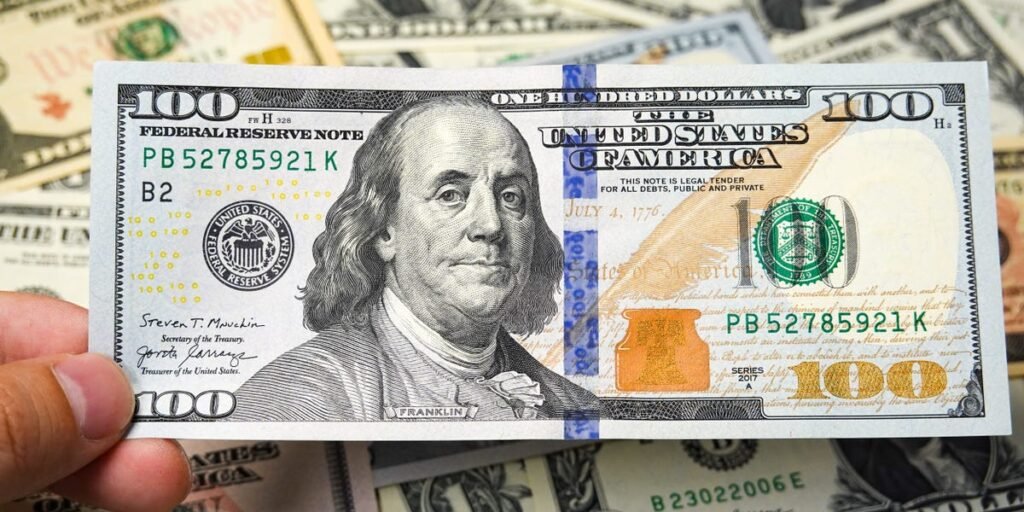 Ex-Central Banker Shares 5 Investing Rules to Help Gen Z Build Wealth