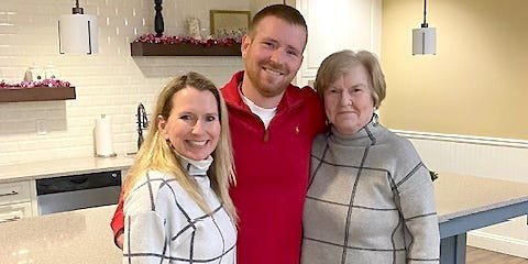 I Lived 1,200 Miles From My Mom With Dementia; Technology Helped Us