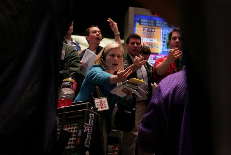 Stock index futures rebound as Trump downplays China rift