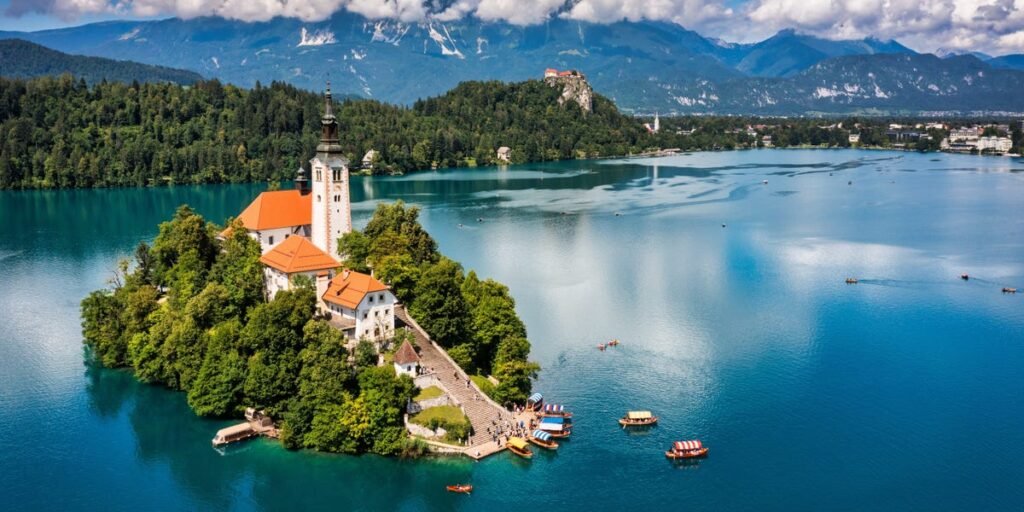 Woman Who’s Been to 45 Countries: the 5 Everyone Should Visit