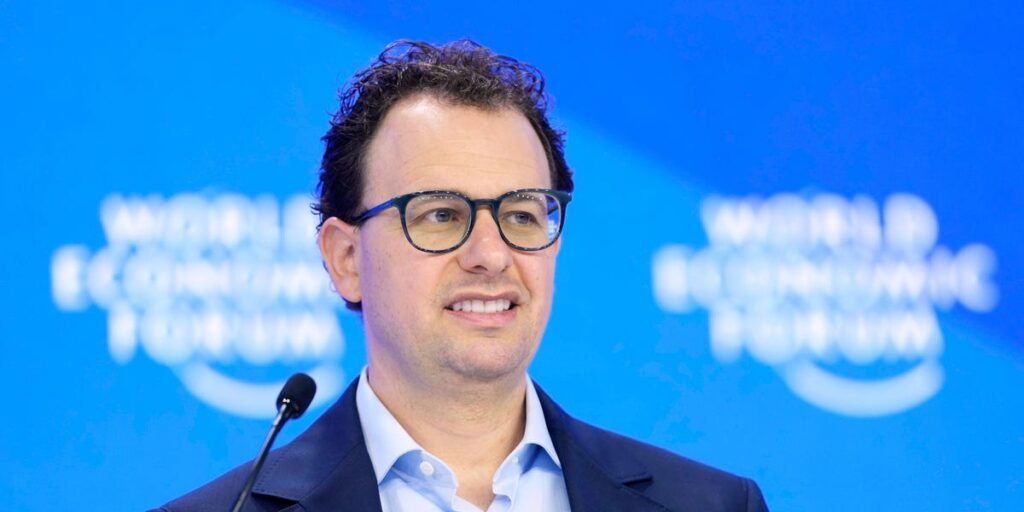 Leadership Experts Weigh in on Anthropic CEO’s Slack Essay Debates