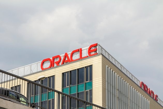 Oracle wins bullish views despite record weekly drop (ORCL)