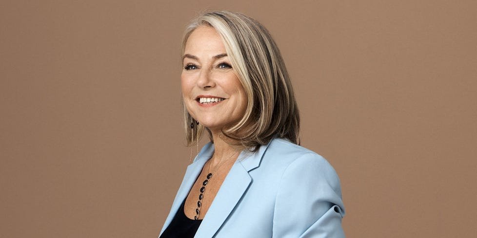Couples Therapist Esther Perel Surrounds Herself With Other People