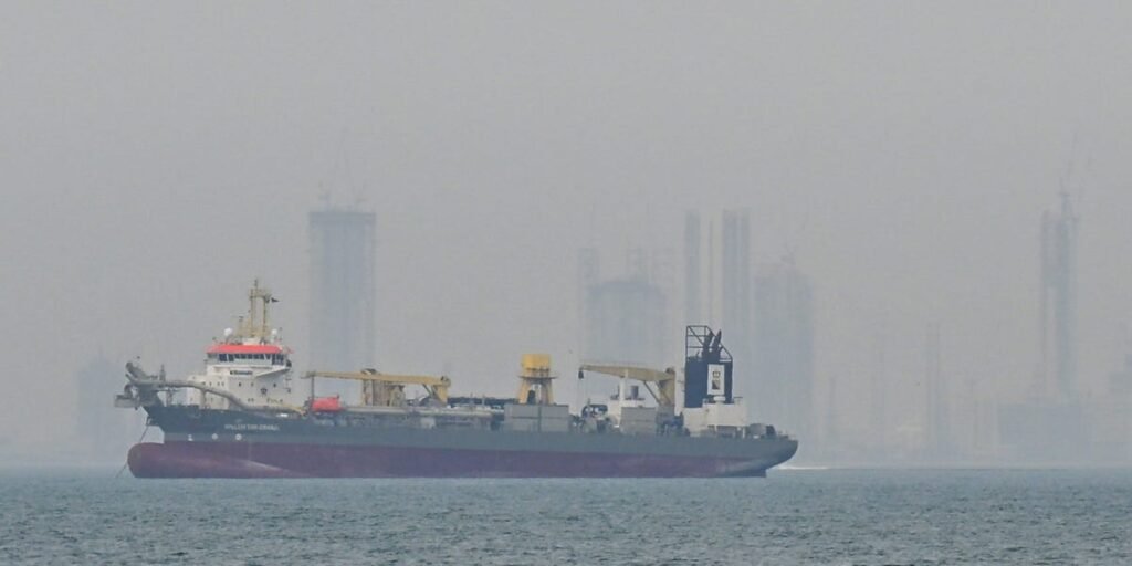 Prolonged Mideast Crisis Could Shut Oil Output Itself