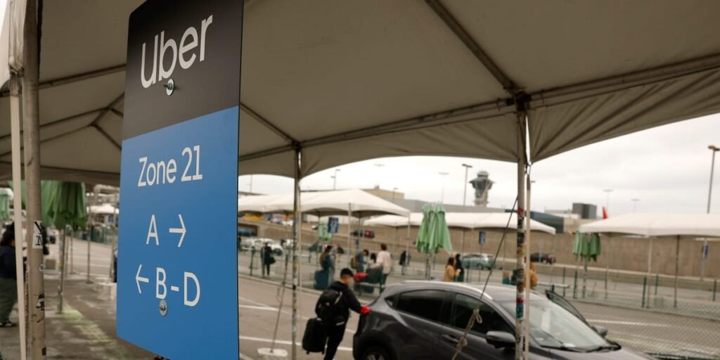 How Much Uber, Lyft, DoorDash, Other Gig Workers Made Per Hour in 2025