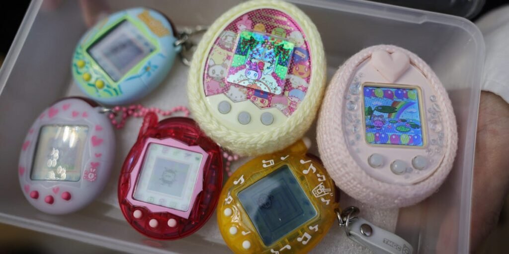 ’90s Tech That Should Make a Comeback: Game Boys, VHS, Landlines